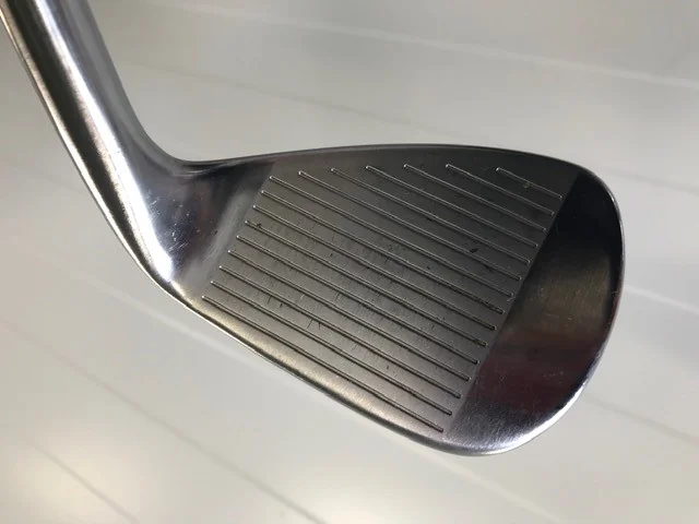 Golfklubbans slagyta efter vattenpolering